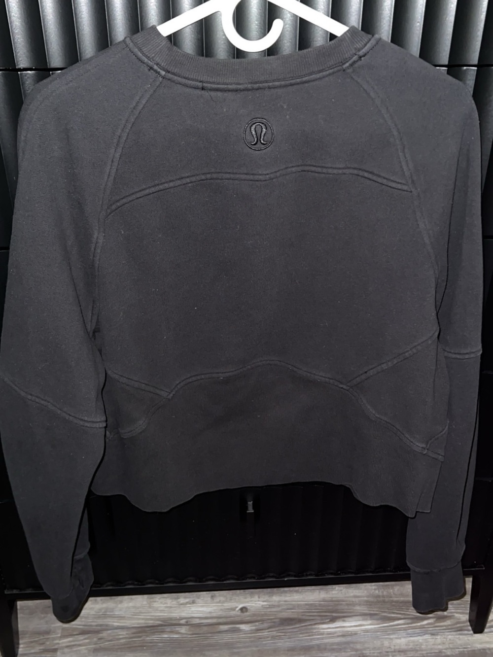 EUC- Lululemon Black Graphic Oversized Embroidered Cropped Scuba sz M/L - Picture 5 of 5